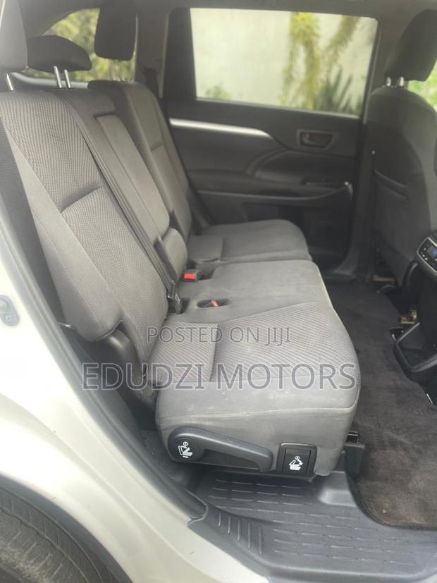 Toyota Highlander LE 2019 White