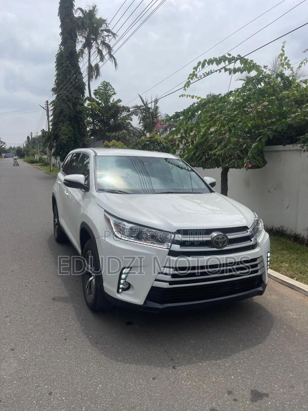 Toyota Highlander LE 2019 White