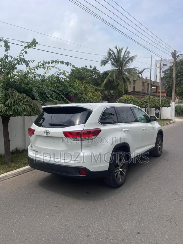 Toyota Highlander LE 2019 White