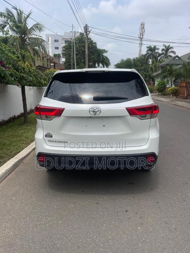 Toyota Highlander LE 2019 White