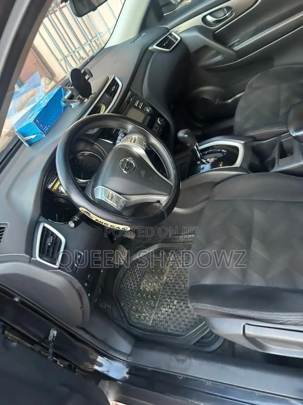 Nissan Rogue 2016 Black photo 4