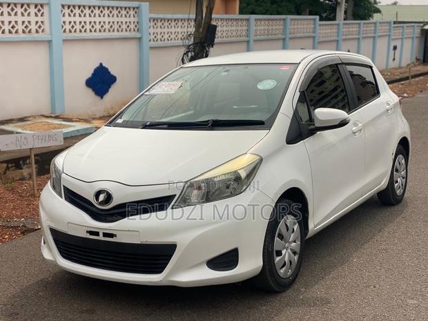 Toyota Vitz 1.3 AWD 5dr 2014 White