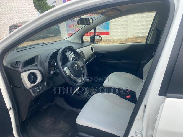 Toyota Vitz 1.3 AWD 5dr 2014 White