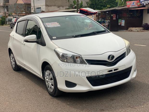Toyota Vitz 1.3 AWD 5dr 2014 White