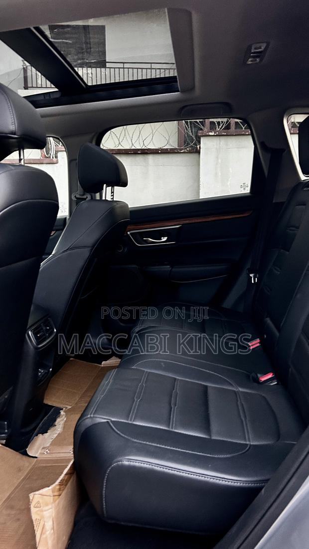 Honda CR-V Touring AWD 2019 Silver photo 11