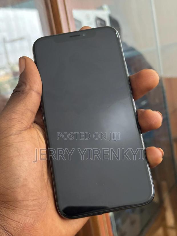 Apple iPhone X 64 GB Black photo 2