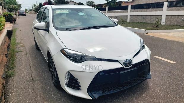 Toyota Corolla SE 4dr Sedan (1.8L 4cyl CVT) 2017 White