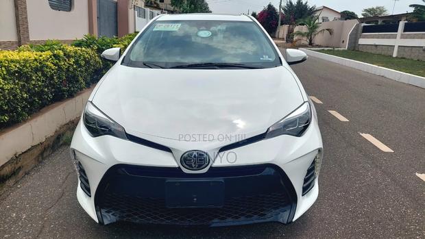 Toyota Corolla SE 4dr Sedan (1.8L 4cyl CVT) 2017 White
