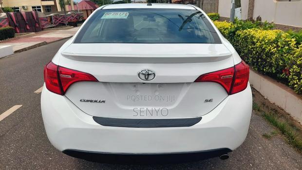 Toyota Corolla SE 4dr Sedan (1.8L 4cyl CVT) 2017 White