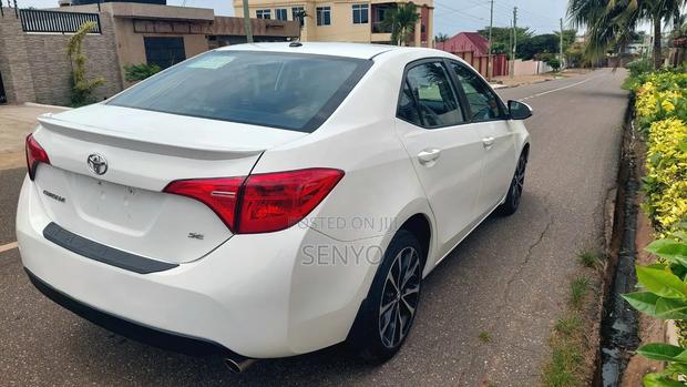Toyota Corolla SE 4dr Sedan (1.8L 4cyl CVT) 2017 White