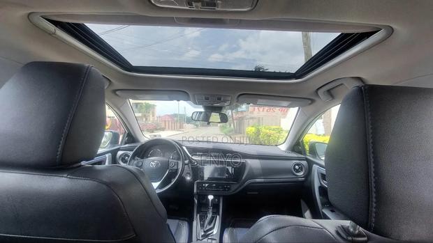 Toyota Corolla SE 4dr Sedan (1.8L 4cyl CVT) 2017 White