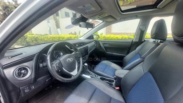 Toyota Corolla SE 4dr Sedan (1.8L 4cyl CVT) 2017 White