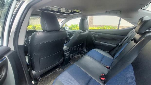 Toyota Corolla SE 4dr Sedan (1.8L 4cyl CVT) 2017 White