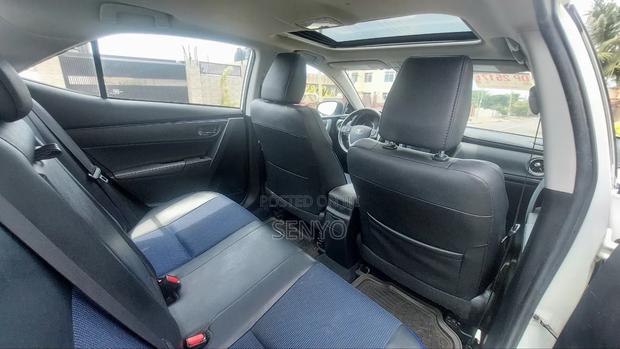 Toyota Corolla SE 4dr Sedan (1.8L 4cyl CVT) 2017 White