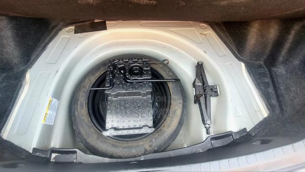 Toyota Corolla SE 4dr Sedan (1.8L 4cyl CVT) 2017 White