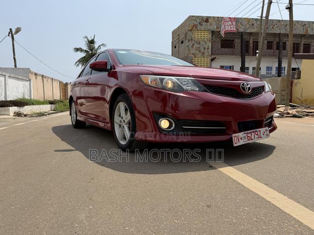 Toyota Camry SE 4dr Sedan (2.5L 4cyl 6A) 2014 Red