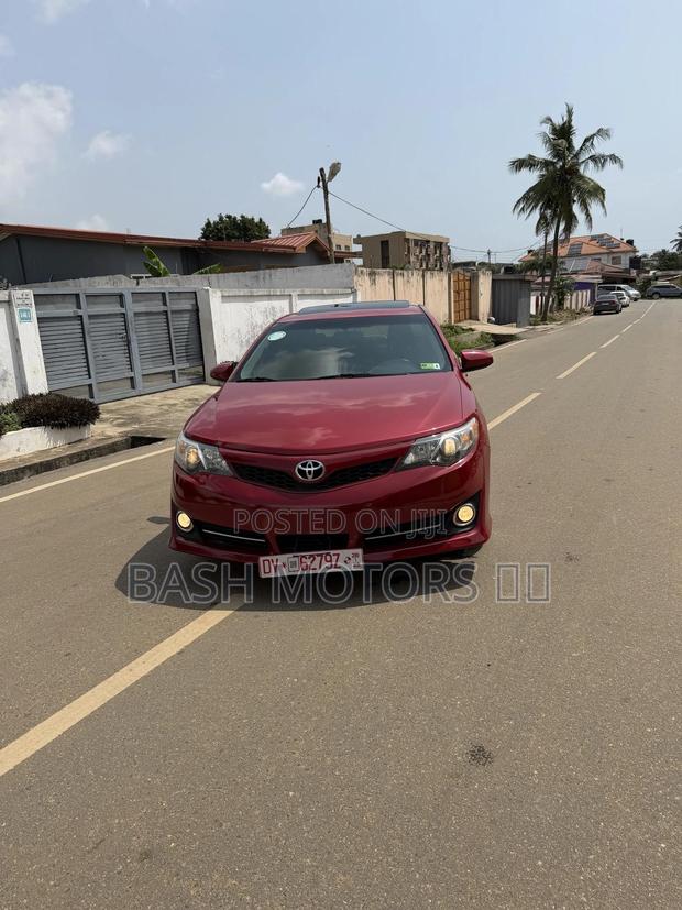 Toyota Camry SE 4dr Sedan (2.5L 4cyl 6A) 2014 Red
