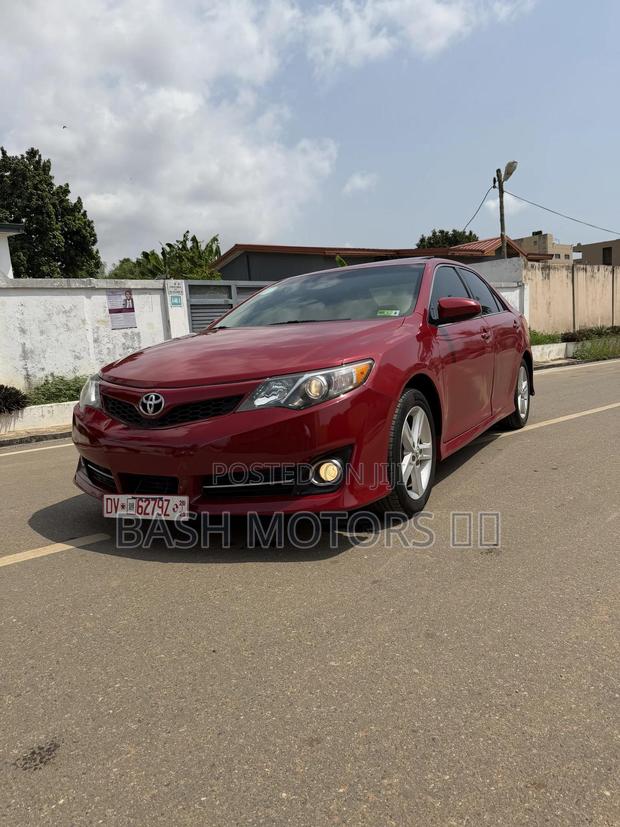 Toyota Camry SE 4dr Sedan (2.5L 4cyl 6A) 2014 Red