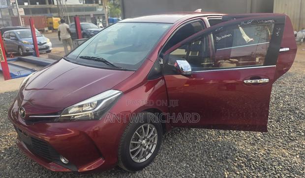 Toyota Vitz 1.3 AWD 3dr 2014 Maroon
