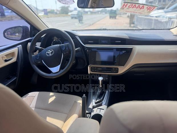 Toyota Corolla LE 4dr Sedan (1.8L 4cyl CVT) 2017 Gray