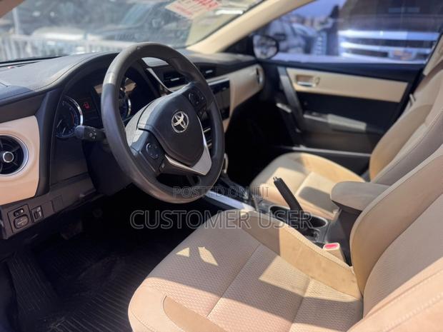 Toyota Corolla LE 4dr Sedan (1.8L 4cyl CVT) 2017 Gray