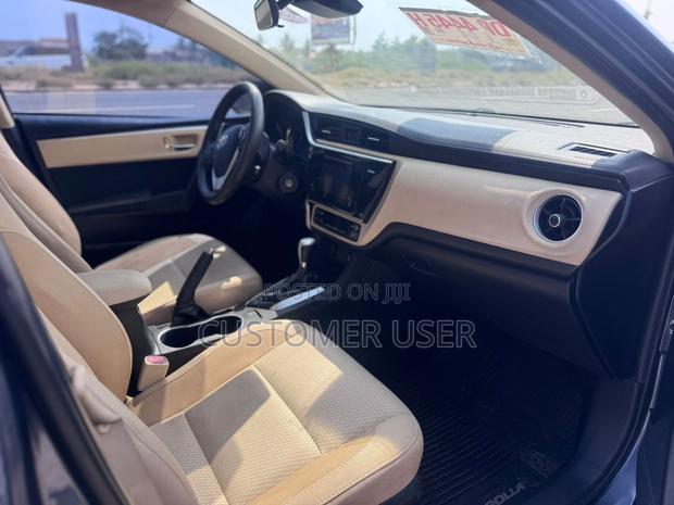 Toyota Corolla LE 4dr Sedan (1.8L 4cyl CVT) 2017 Gray