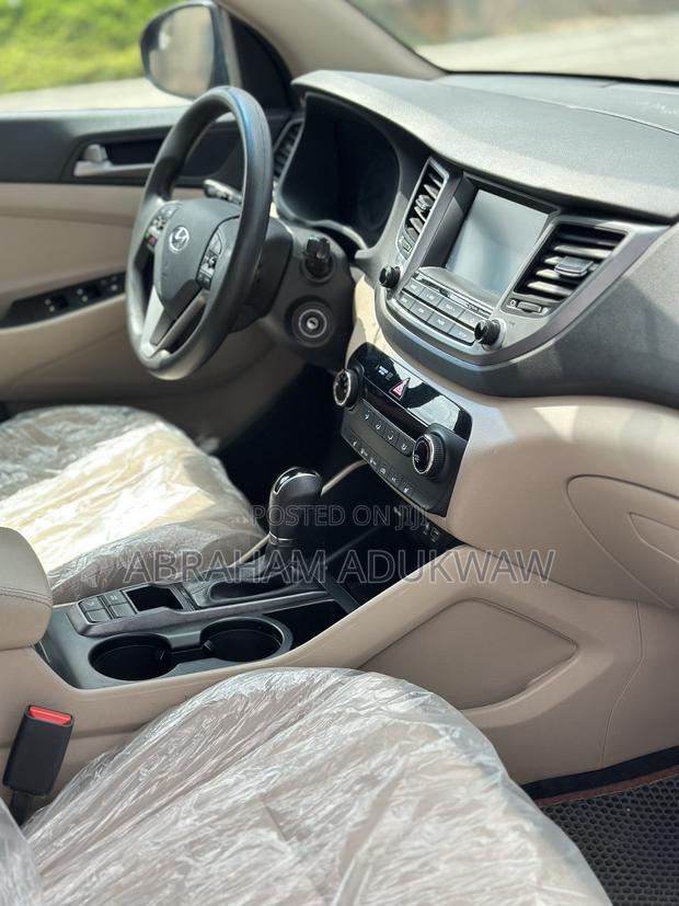 Hyundai Tucson SE AWD 2018 Red photo 10