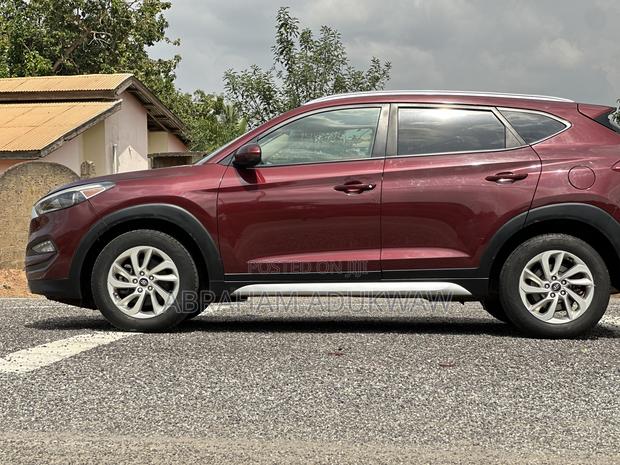 Hyundai Tucson SE AWD 2018 Red photo 11