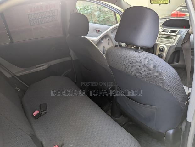 Toyota Yaris Base Hatchback 5dr 2010 Black