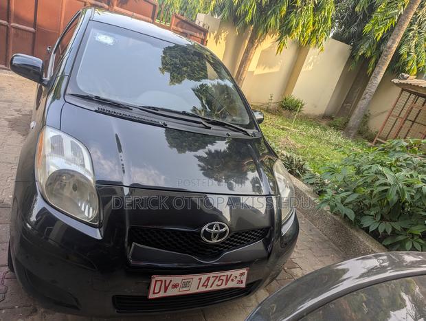 Toyota Yaris Base Hatchback 5dr 2010 Black