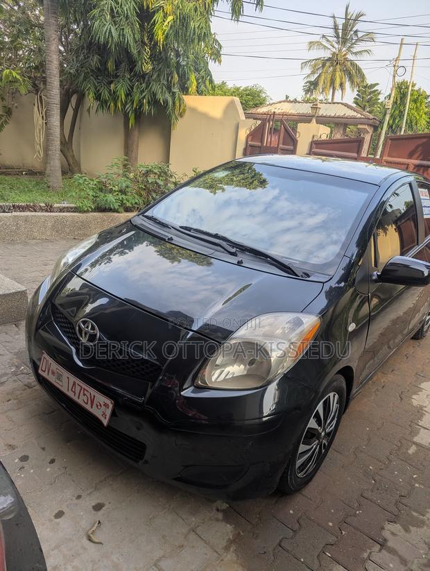 Toyota Yaris Base Hatchback 5dr 2010 Black