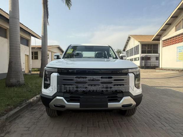 New Nissan Pick-Up 2025 White