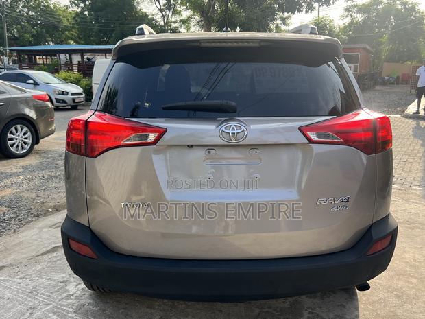 Toyota RAV4 XLE 4dr SUV AWD (2.5L 4cyl 6A) 2015 Gray