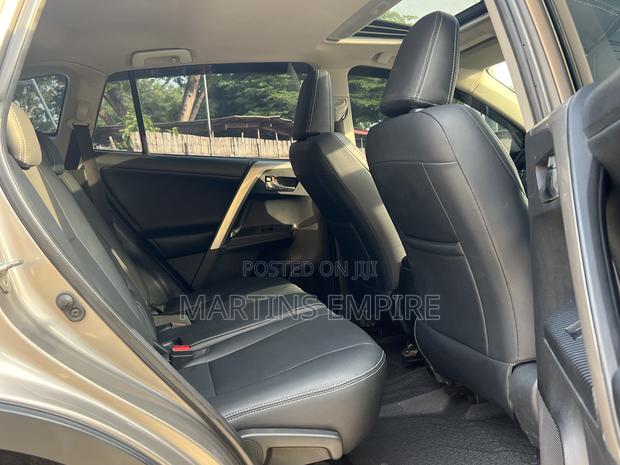 Toyota RAV4 XLE 4dr SUV AWD (2.5L 4cyl 6A) 2015 Gray