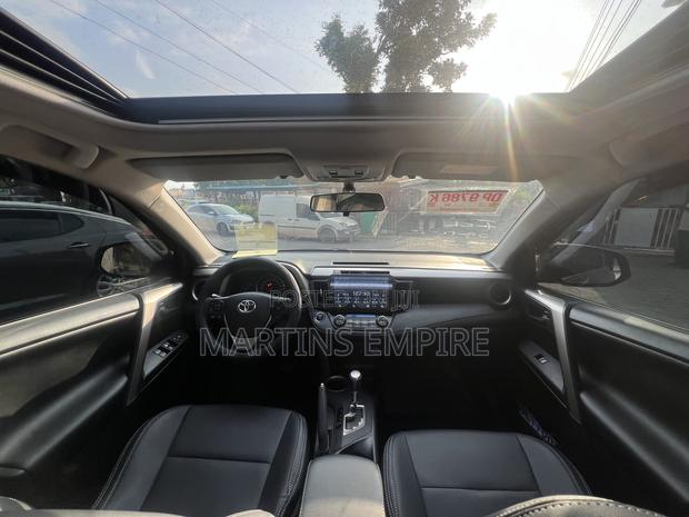 Toyota RAV4 XLE 4dr SUV AWD (2.5L 4cyl 6A) 2015 Gray