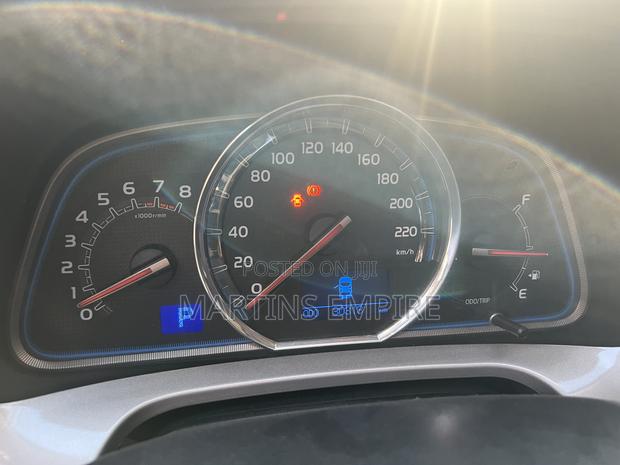 Toyota RAV4 XLE 4dr SUV AWD (2.5L 4cyl 6A) 2015 Gray