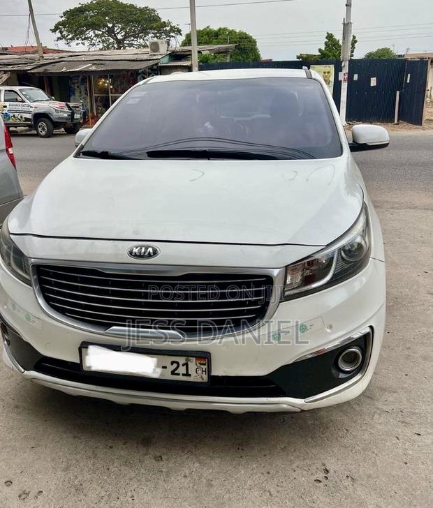 Kia Carnival 2016 White