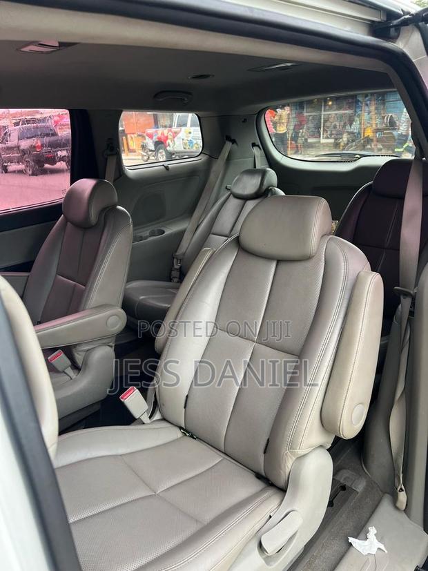 Kia Carnival 2016 White