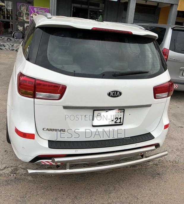 Kia Carnival 2016 White