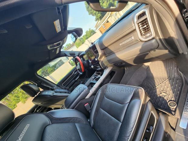 RAM 1500 Laramie Crew Cab 4WD 6.3 ft SB 2023 Gray