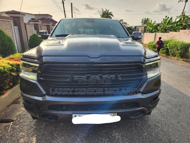 RAM 1500 Laramie Crew Cab 4WD 6.3 ft SB 2023 Gray