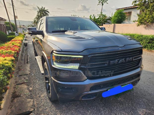 RAM 1500 Laramie Crew Cab 4WD 6.3 ft SB 2023 Gray