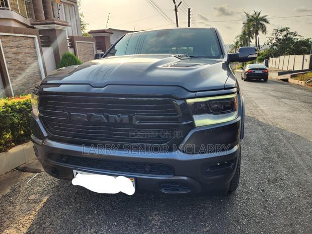 RAM 1500 Laramie Crew Cab 4WD 6.3 ft SB 2023 Gray