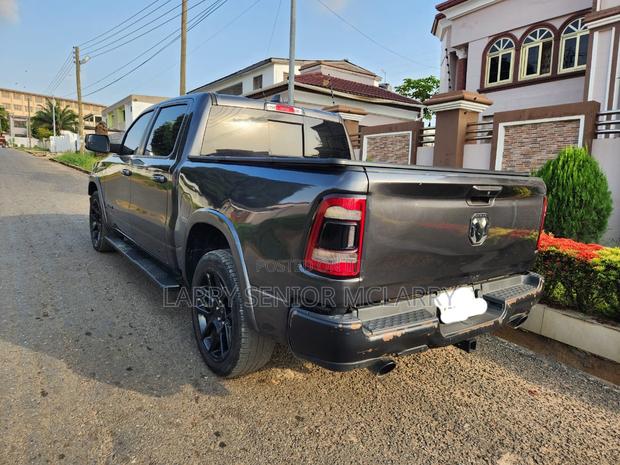 RAM 1500 Laramie Crew Cab 4WD 6.3 ft SB 2023 Gray