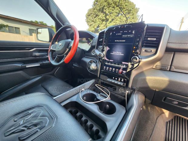 RAM 1500 Laramie Crew Cab 4WD 6.3 ft SB 2023 Gray