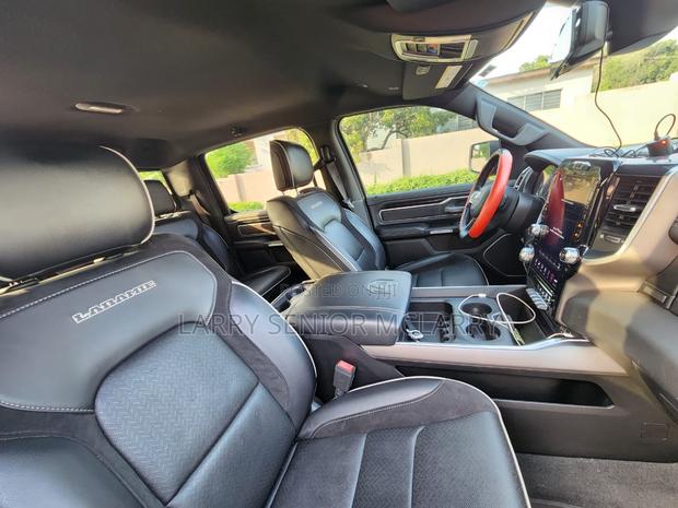 RAM 1500 Laramie Crew Cab 4WD 6.3 ft SB 2023 Gray