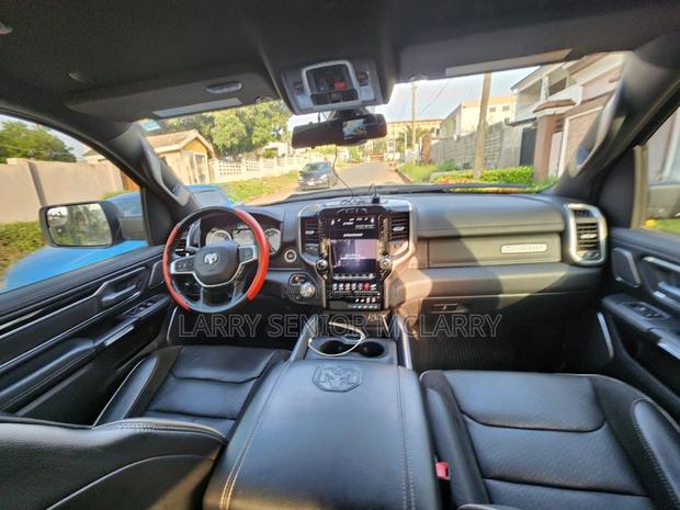 RAM 1500 Laramie Crew Cab 4WD 6.3 ft SB 2023 Gray