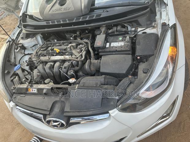 Hyundai Elantra SE 4dr Sedan (1.8L 4cyl 6M) 2015 White