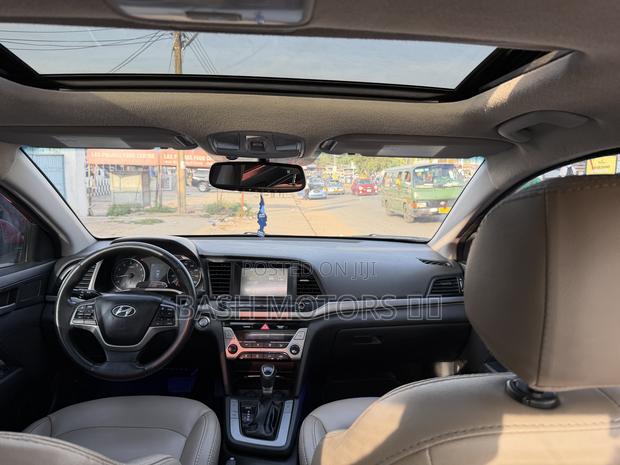 Hyundai Elantra Limited Sedan FWD (2.0L 4cyl 6A) 2017 Red