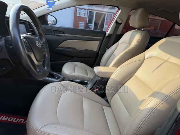 Hyundai Elantra Limited Sedan FWD (2.0L 4cyl 6A) 2017 Red